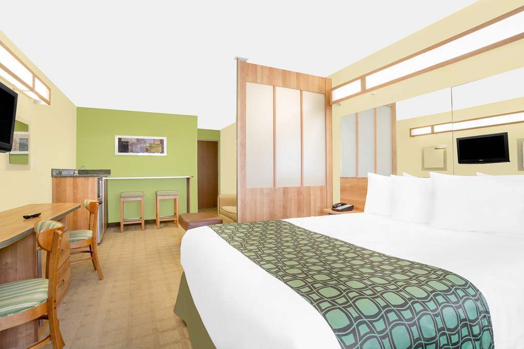 Отель Super 8 By Wyndham Carthage Tx Номер фото